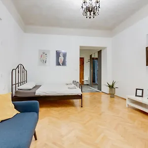 New Moderated školská , Praga República Checa